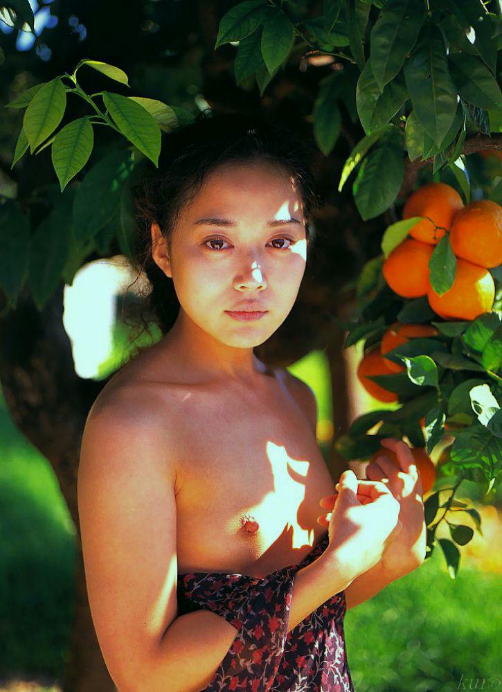 Japanese-nude-model-Yuka-Onishi-www.ohfree.net-003 Japanese actress, singer and nude model Yuka Onishi  